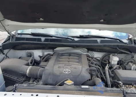 2017 Toyota Tundra 1794 5.7L V8 z USA, uszkodzony, nr VIN 5TFAW5F17HX640533